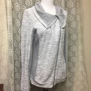 🌸4/$20🌸 Asymmetrical zip up